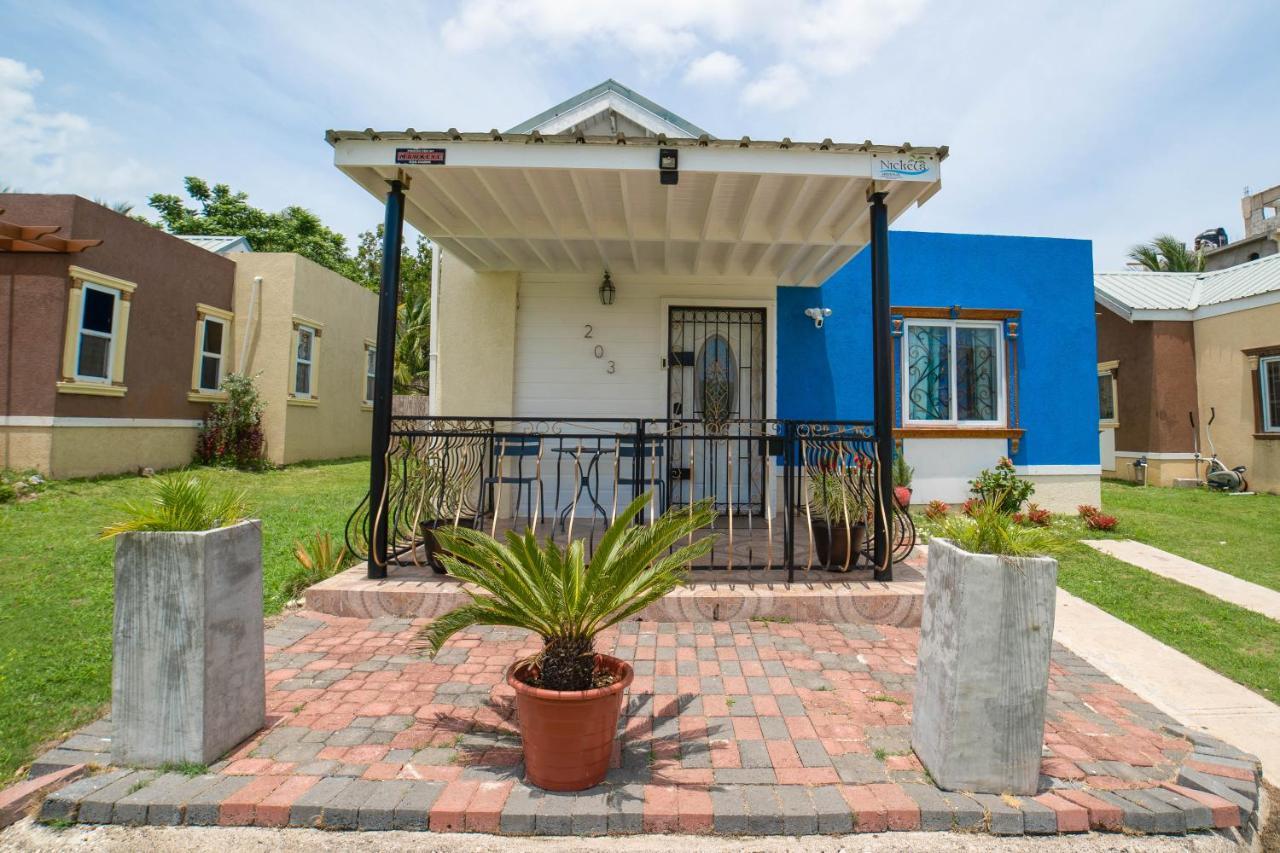 מונטגו ביי Nickels Garden Villas מראה חיצוני תמונה